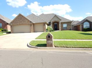2624 SE 7th St, Moore, OK 73160