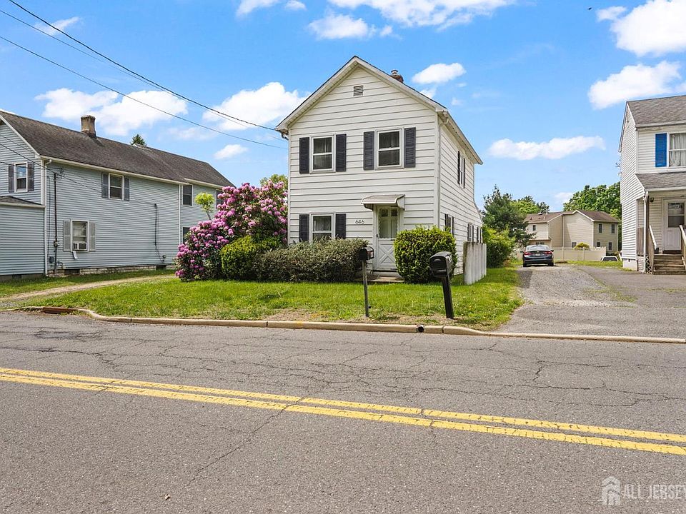 1st image of 646 Ridge Rd
