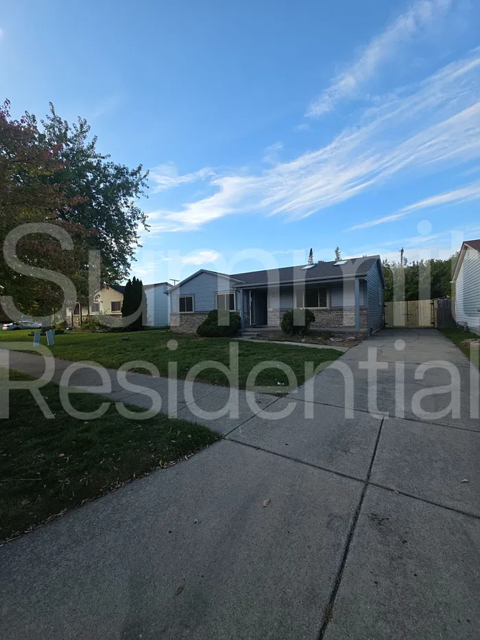 3 bed, 2.0 bath, 1094 sqft, $1,745 — Photo 1