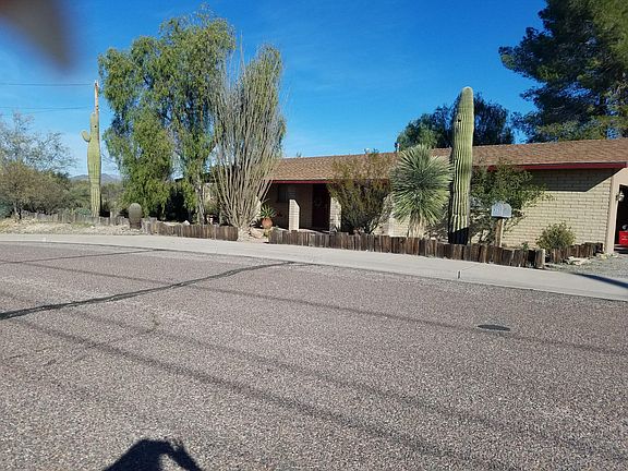 2nd image of 825 S Mariposa Dr