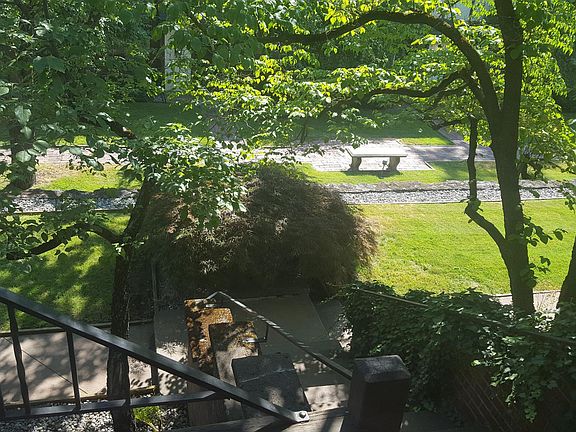 3rd image of 221 W 9th Ave