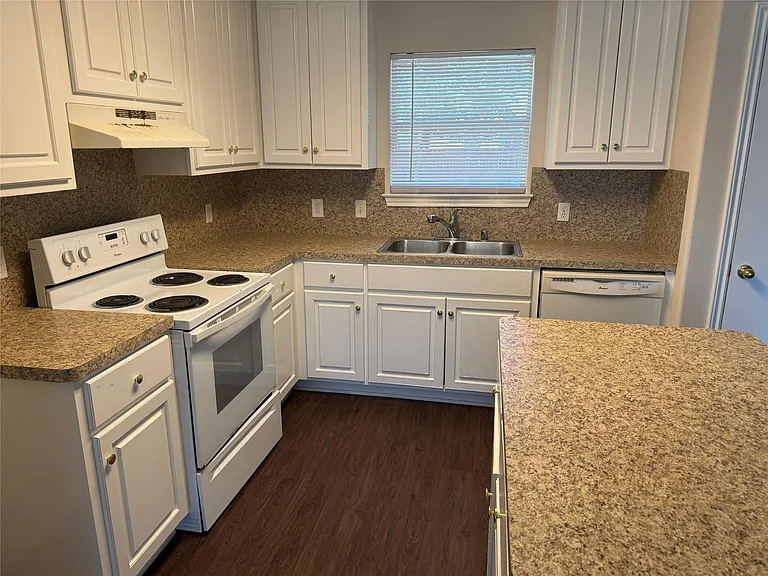 16310 Long Valley Ct — Photo 6