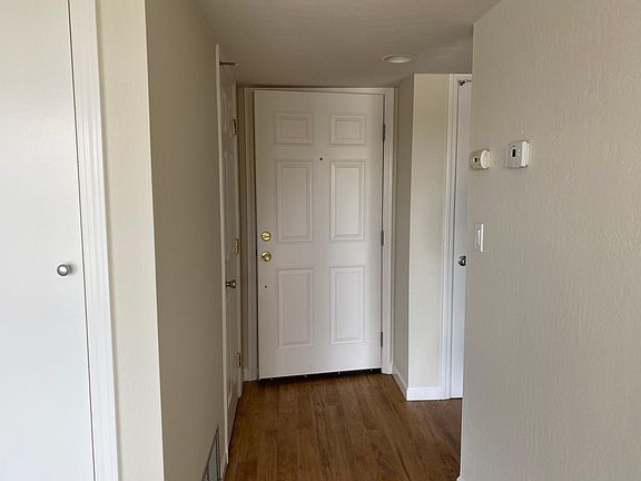 4th image of 4680 Hamilton Ave #305