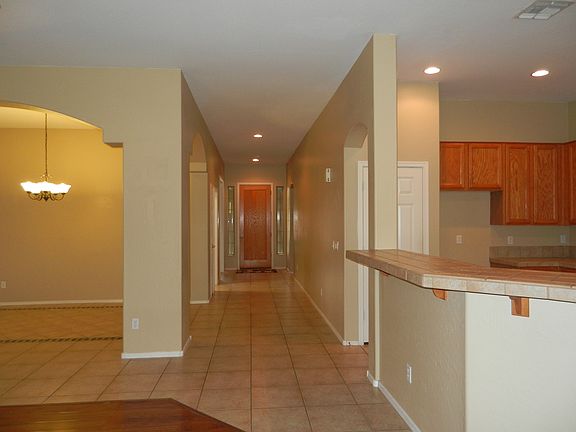 5th image of 2640 E Augusta Ave