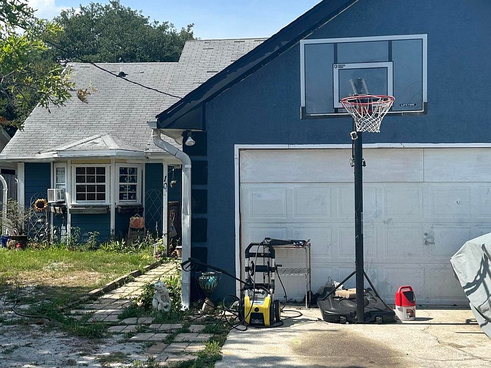 2nd image of 104 Oleander Cir