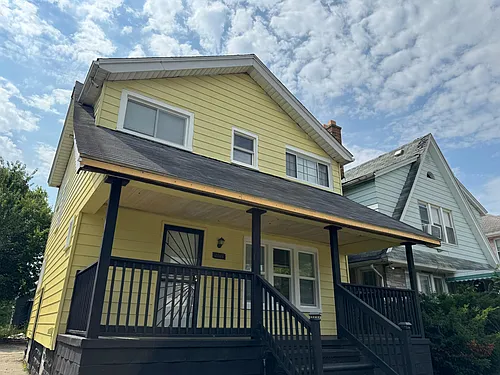 2447 Leslie St Photo 1