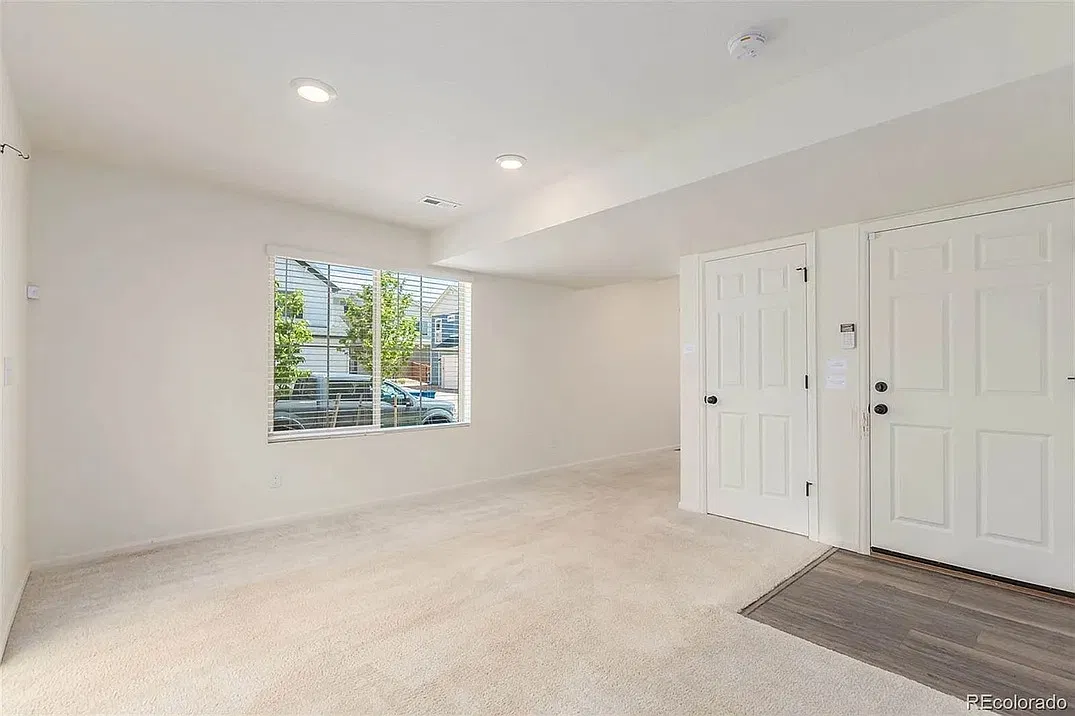 3 bed, 2258 sqft, $3,100 — Photo 2