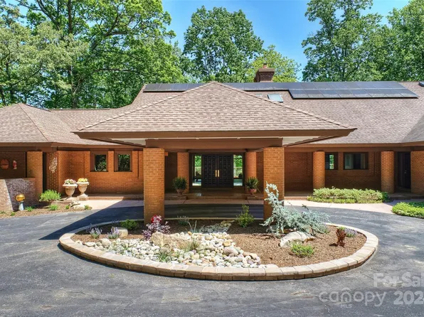 101 Berry Mountain Rd, Cramerton, NC 28032