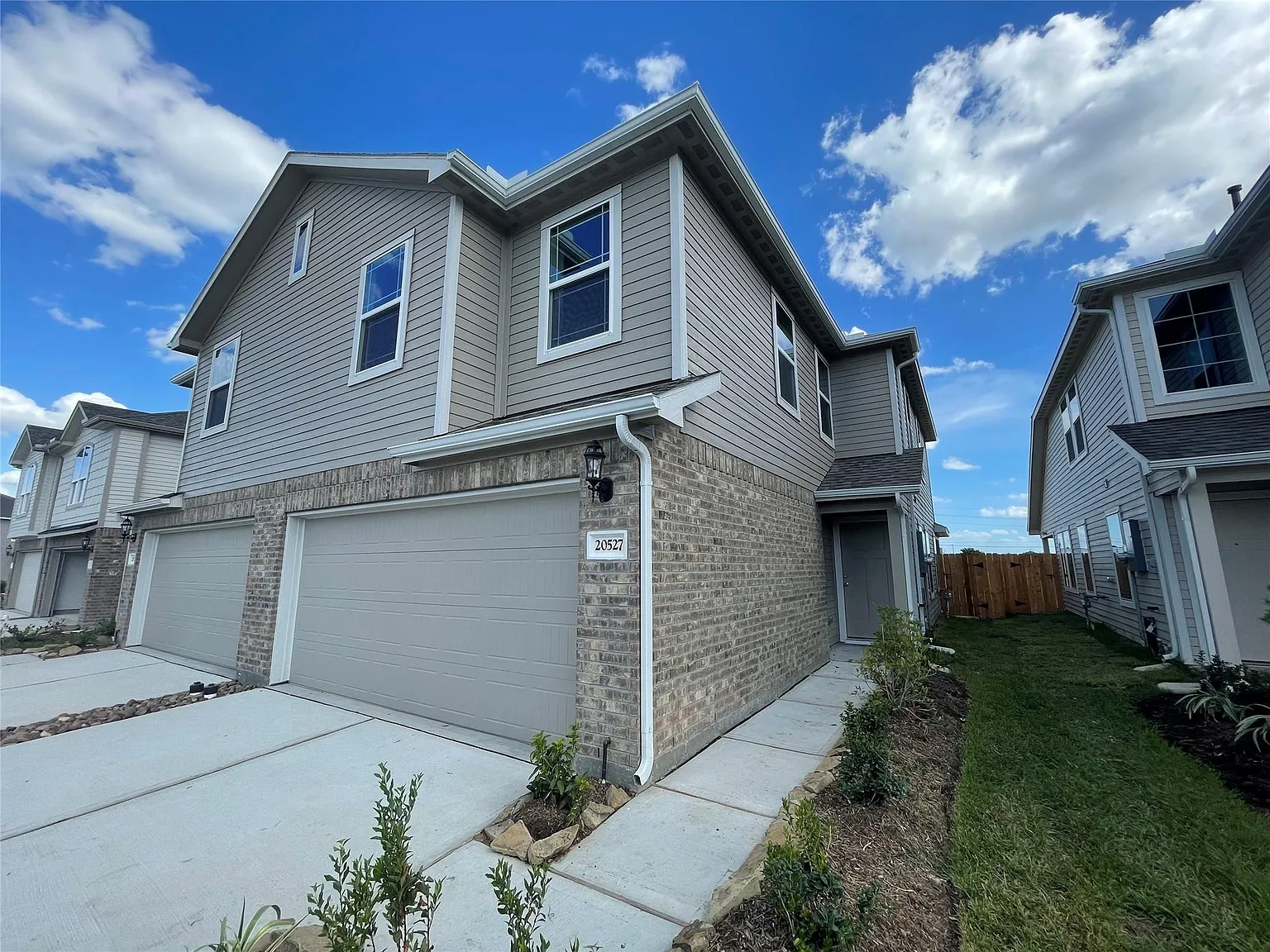 3 bed, 2.5 bath, 1667 sqft, $2,200 — Photo 2