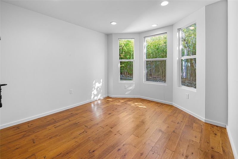 3rd image of 1414 E Spring Street