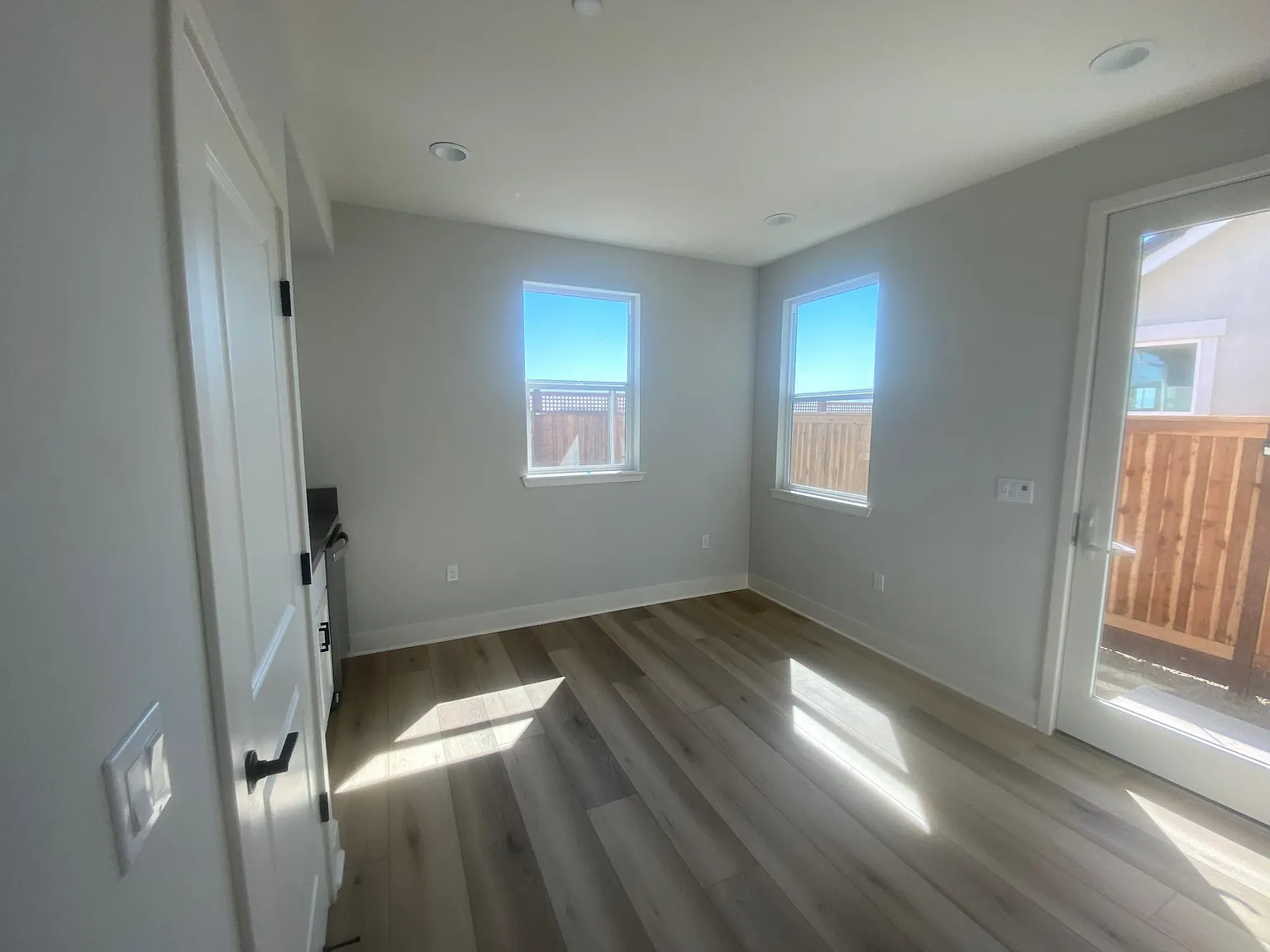 3168 Needham Ave — Photo 4