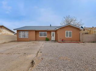 1233 Jenaro St SW, Albuquerque, NM 87121