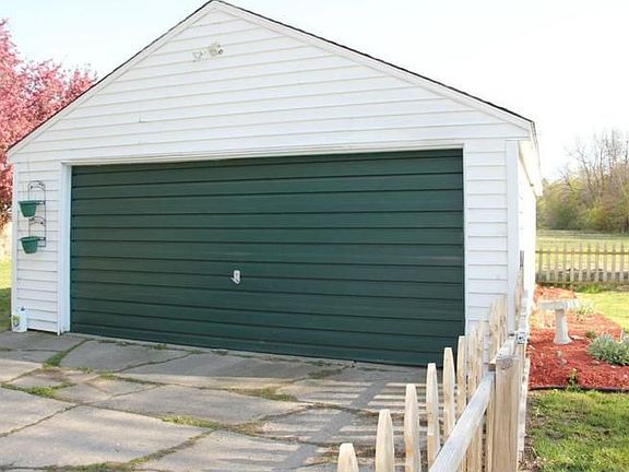 2.5 Detached Garage