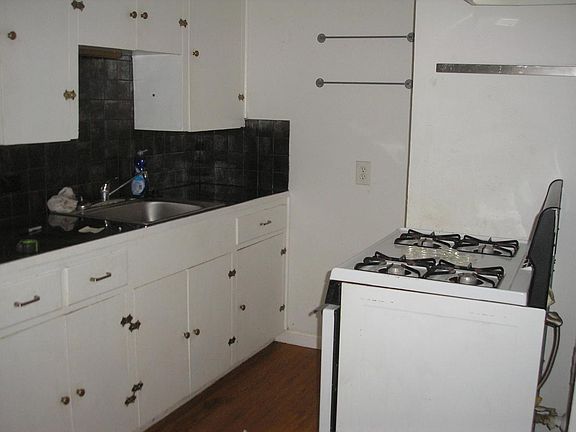 2nd image of 1903 Anita Dr APT 2
