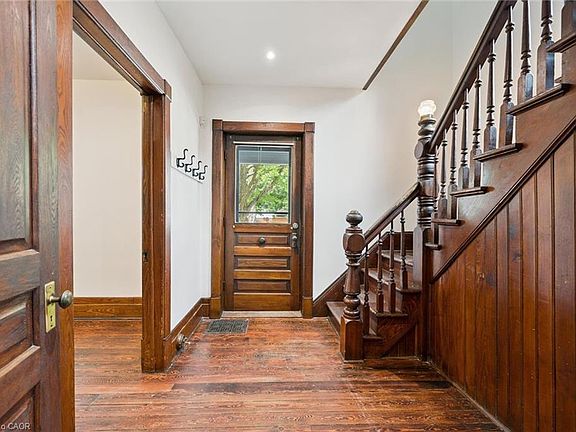 5th image of 245 Lowther St S