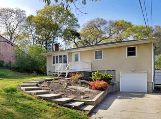 13 Ridgewood Ln, Hampton Bays, NY 11946