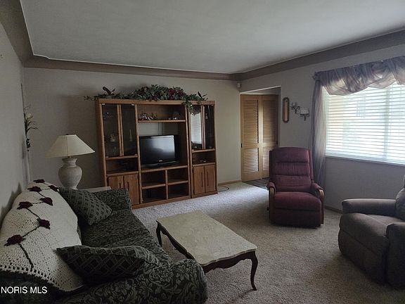 5th image of 6006 Holly Glenn Dr