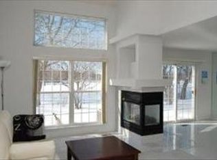 802 Old Checker Ct, Buffalo Grove, IL 60089