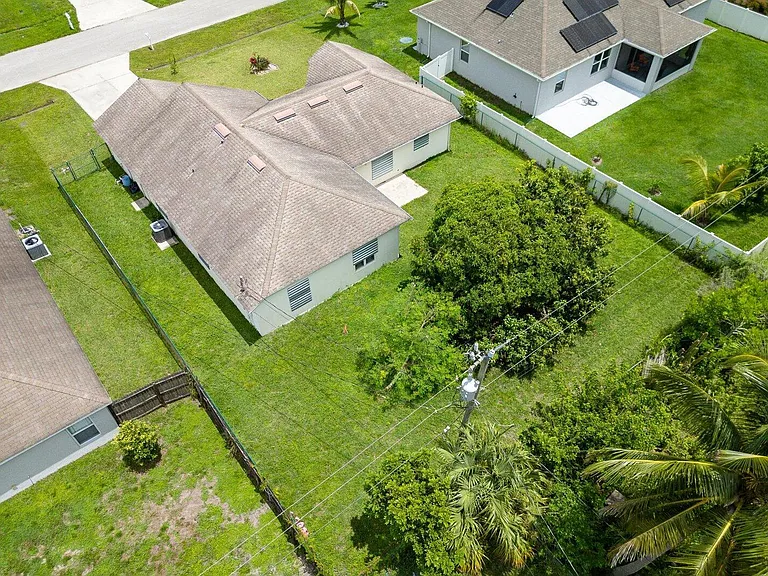 1058 SW Locke Ave — Photo 41