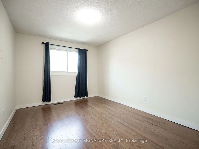447 Ontario St N — Photo 24