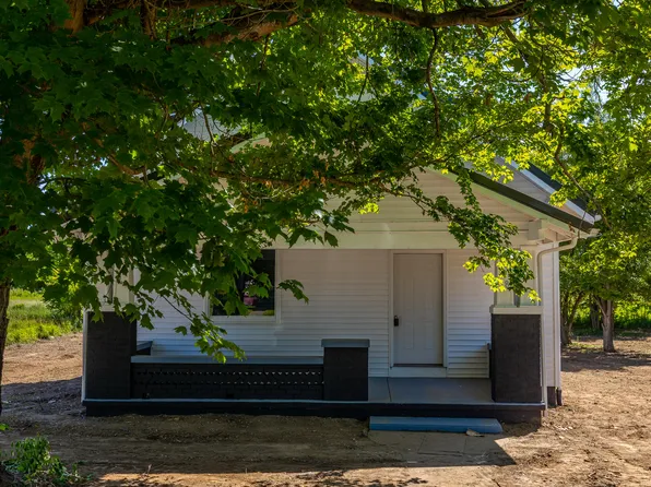 108 5th St, Berry, KY 41003