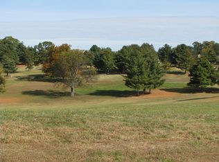 24 Fairway Dr, Dandridge, TN 37725