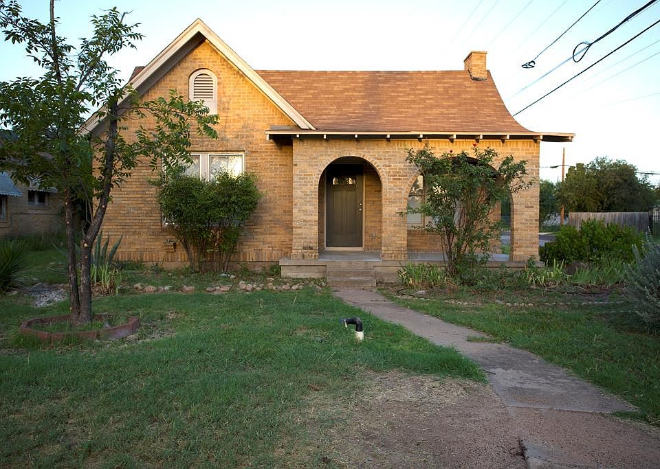 1st image of 621 N Jefferson St