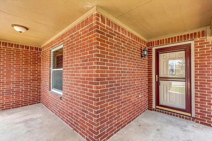 609 Golden Gate Dr — Photo 3