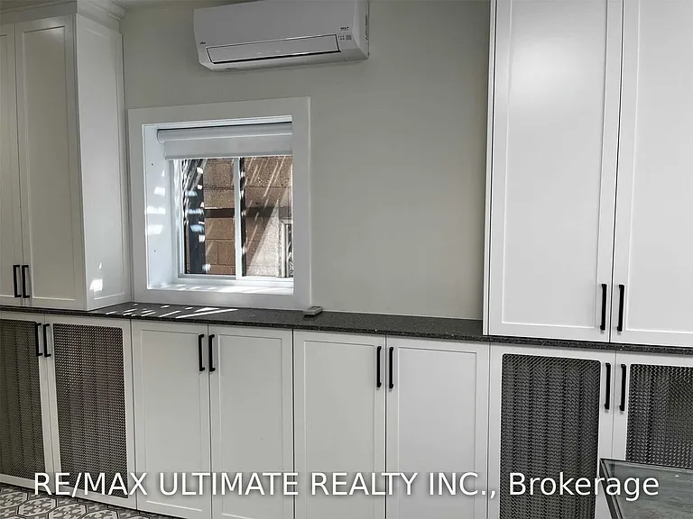 1065B Saint Clair Ave W — Photo 27