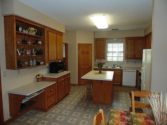 Built in desk area!