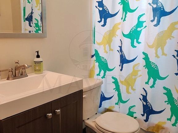 3rd image of 126 Hudson St #1