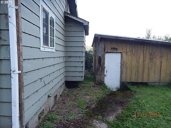 3rd image of 93746 Lorain Ln