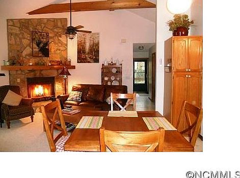 4th image of 1388 Summit Dr
