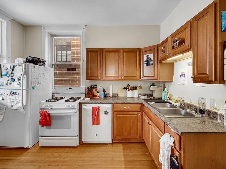 1240 W Cornelia Ave — Photo 12