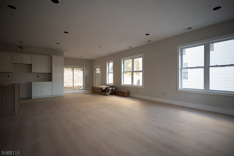 3 bed, 2.5 bath, $4,200 — Photo 3