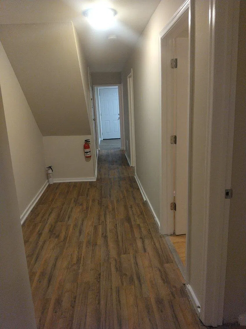 738 E 4th St — Photo 3
