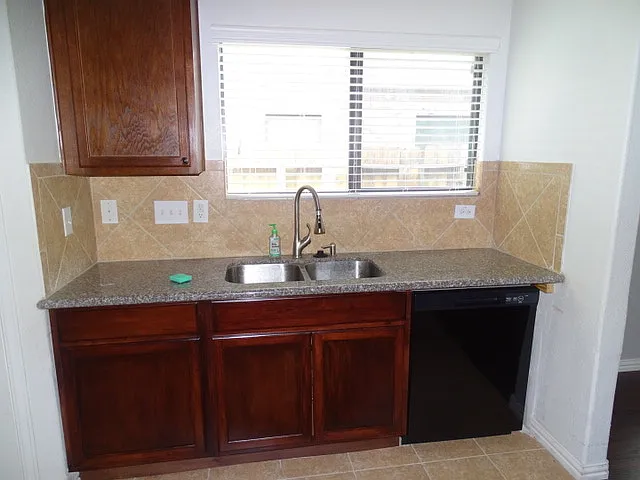 3 bed, 1687 sqft, $1,860 — Photo 3