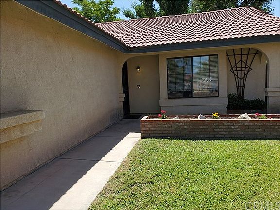 3rd image of 26706 Syracuse Ct