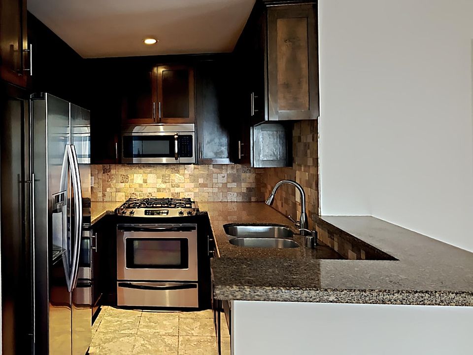 Kitchen with stainless steel applicates