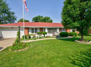 141 S Edgelawn Dr, Aurora, IL