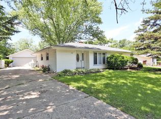 114 S Springinsguth Rd, Schaumburg, IL 60193