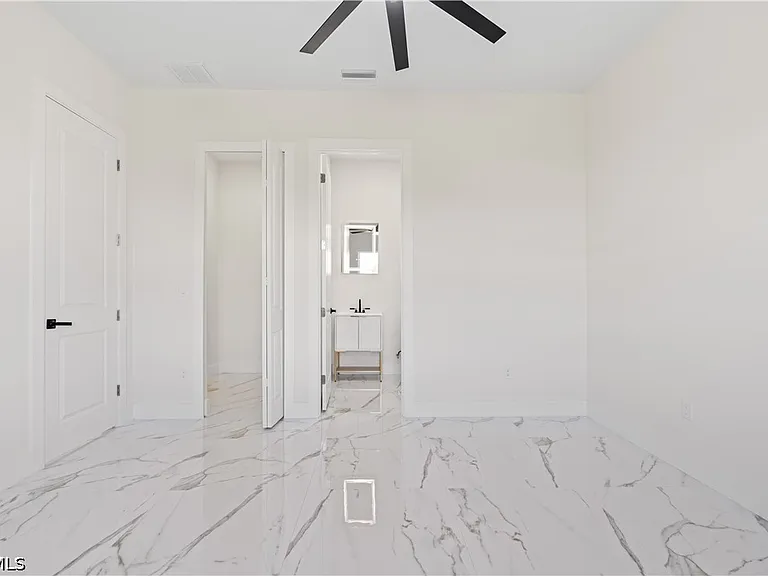 430 Petite Ave — Photo 10