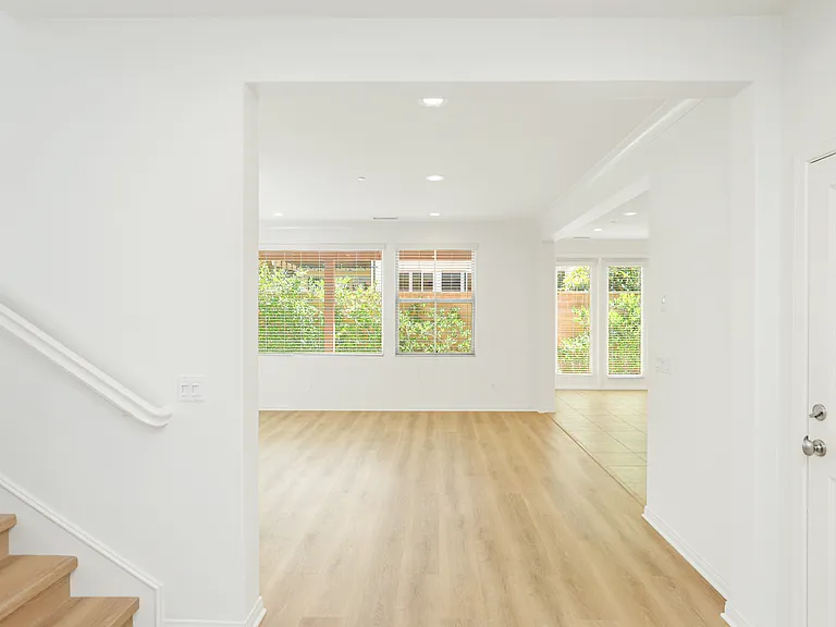 54 Lyndhurst — Photo 9