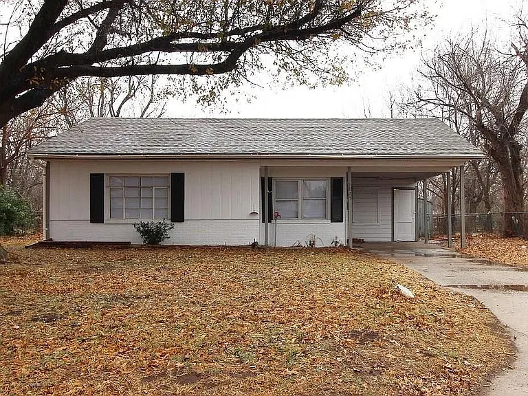 1825 Elm Dr — Photo 1