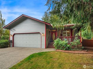 1270 Gilmax Lane NE, Poulsbo, WA 98370