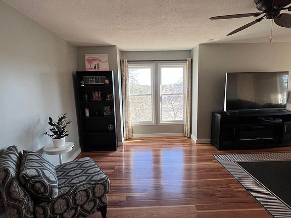 4th image of 4000 S 56th St APT 392C