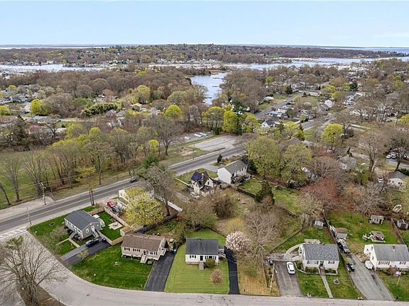 2nd image of 26 Limestone Rd