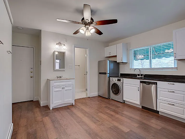 306 E 30th St #207 — Photo 8