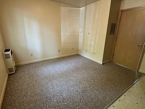 3rd image of 600 Diamond Dr APT A