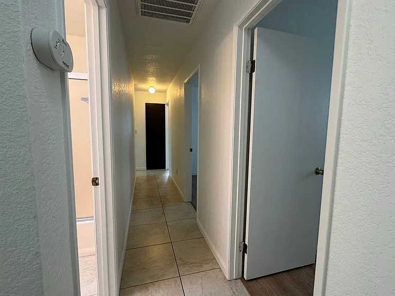 2047 Deauville Dr — Photo 12